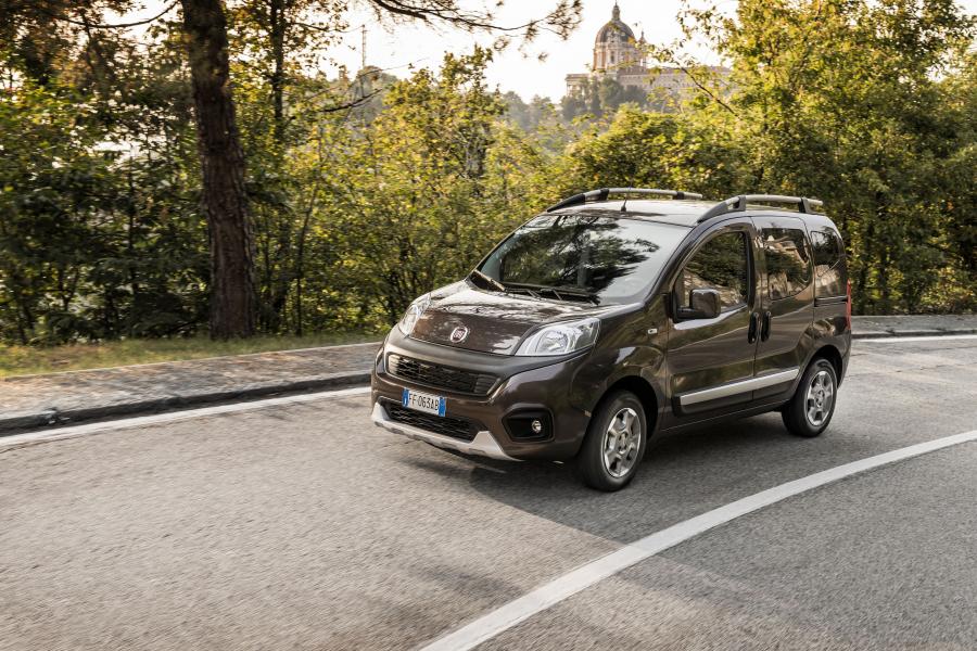 Fiat Qubo Trekking 2016 года  (фото 12 из 16)